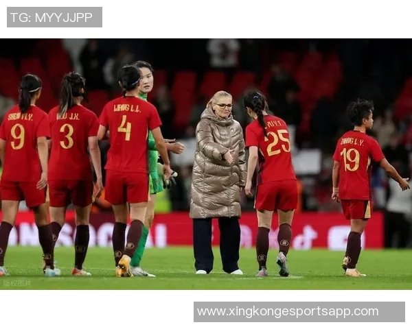 中国女足半场遭英格兰压制11分钟连失四球仅有一脚射门 中国女足半场遭英格兰压制11分钟连失四球仅有一脚射门