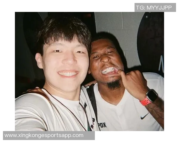 杨瀚森分享与利拉德霍勒迪的相处经历新赛季心态轻松不再紧张 杨瀚森分享与利拉德霍勒迪的相处经历新赛季心态轻松不再紧张