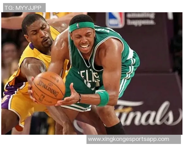 女主持调侃皮尔斯网友热议扑倒事件皮尔斯回应我们是搭档我有女友 女主持调侃皮尔斯网友热议扑倒事件皮尔斯回应我们是搭档我有女友