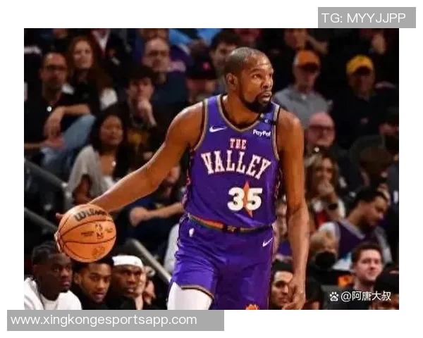 布克表现出色半场10投6中贡献16分2篮板3助攻1盖帽展现全面能力